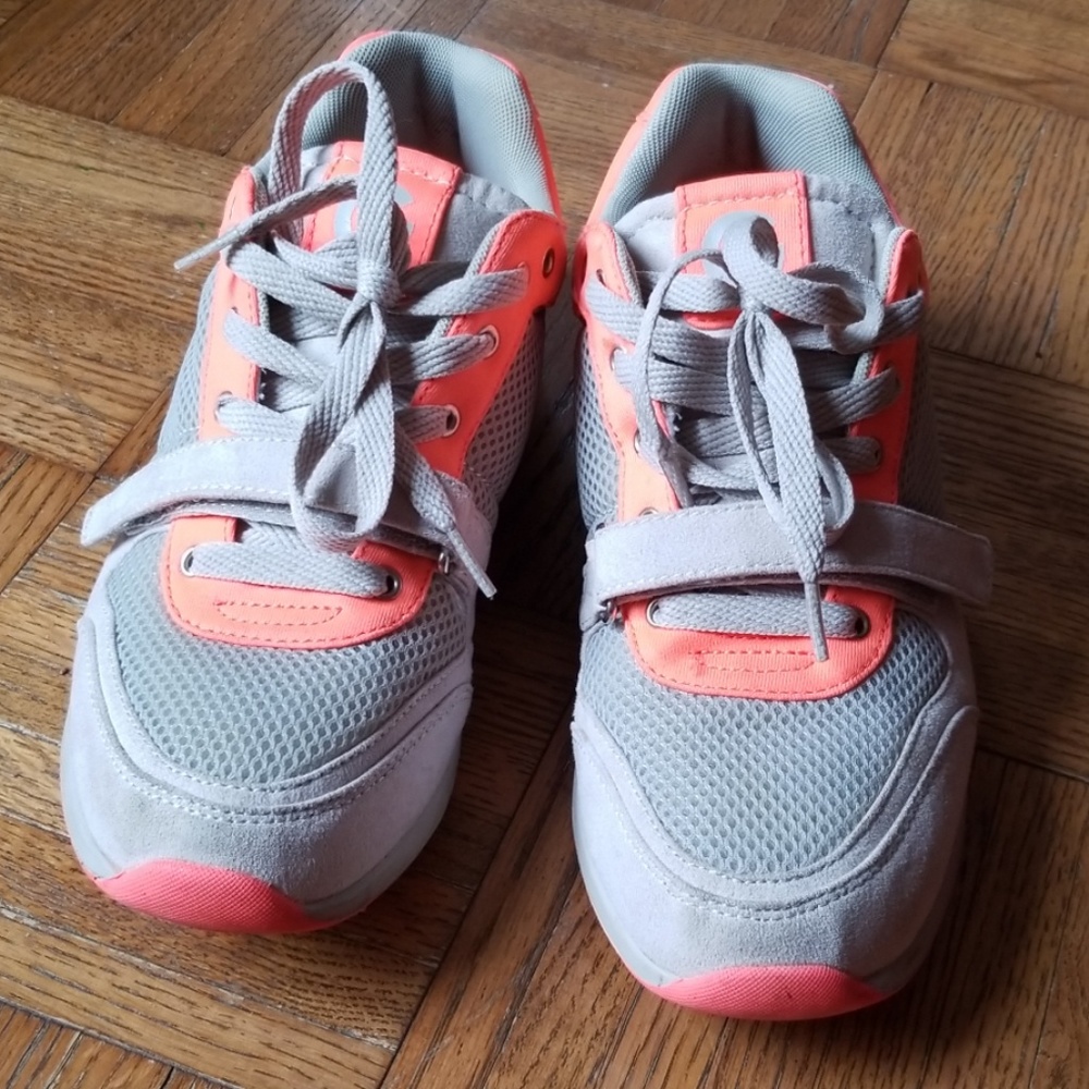 Retro style Guess sneakers